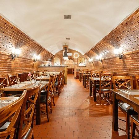 Restaurace A Penzion U Doubku Břeclav Buitenkant foto