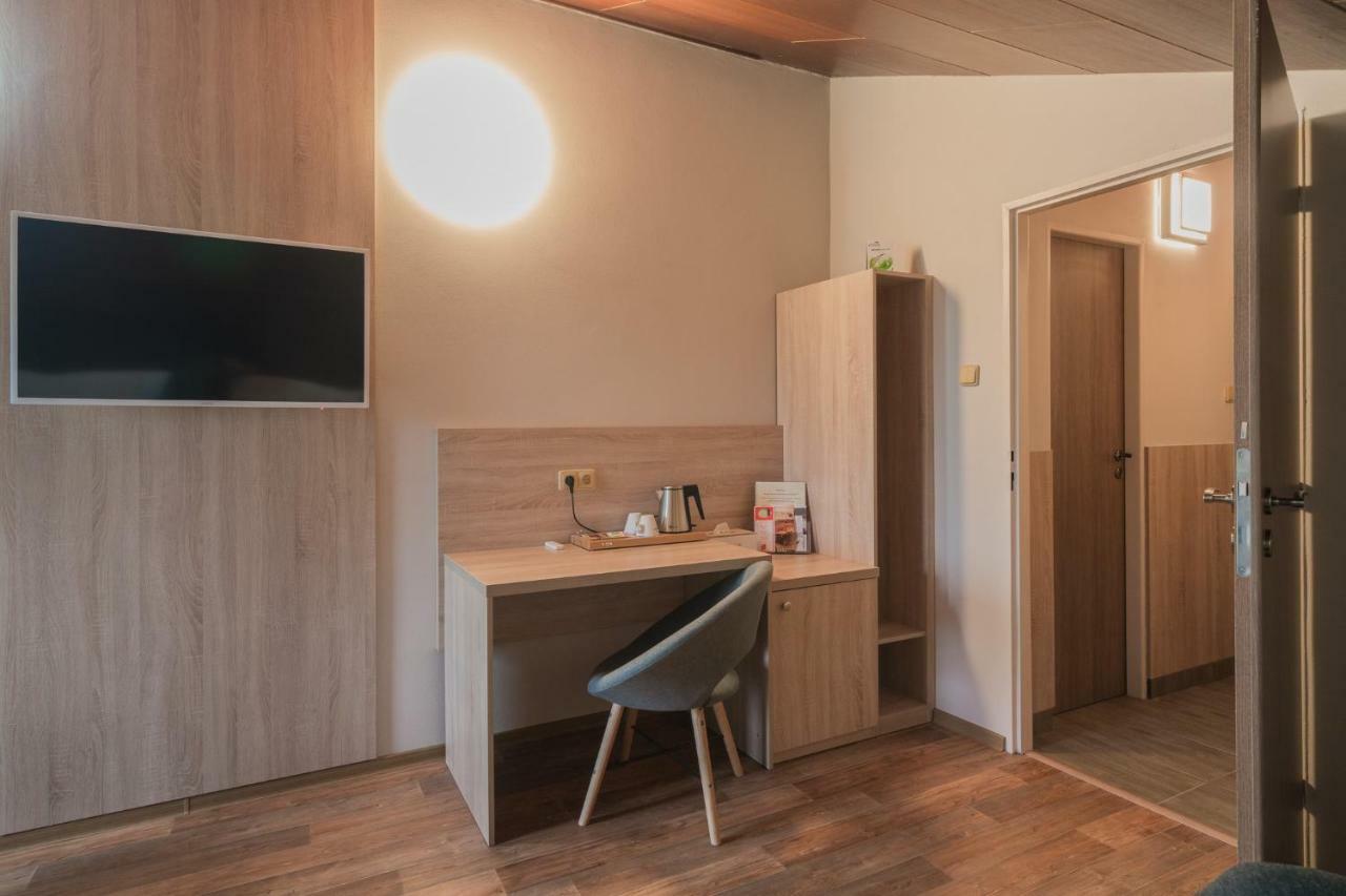 Restaurace A Penzion U Doubku Břeclav Buitenkant foto