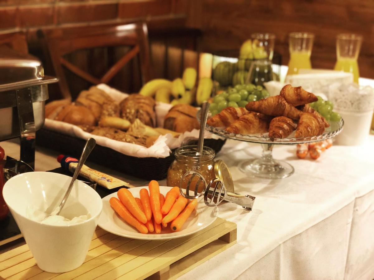 Restaurace A Penzion U Doubku Břeclav Buitenkant foto